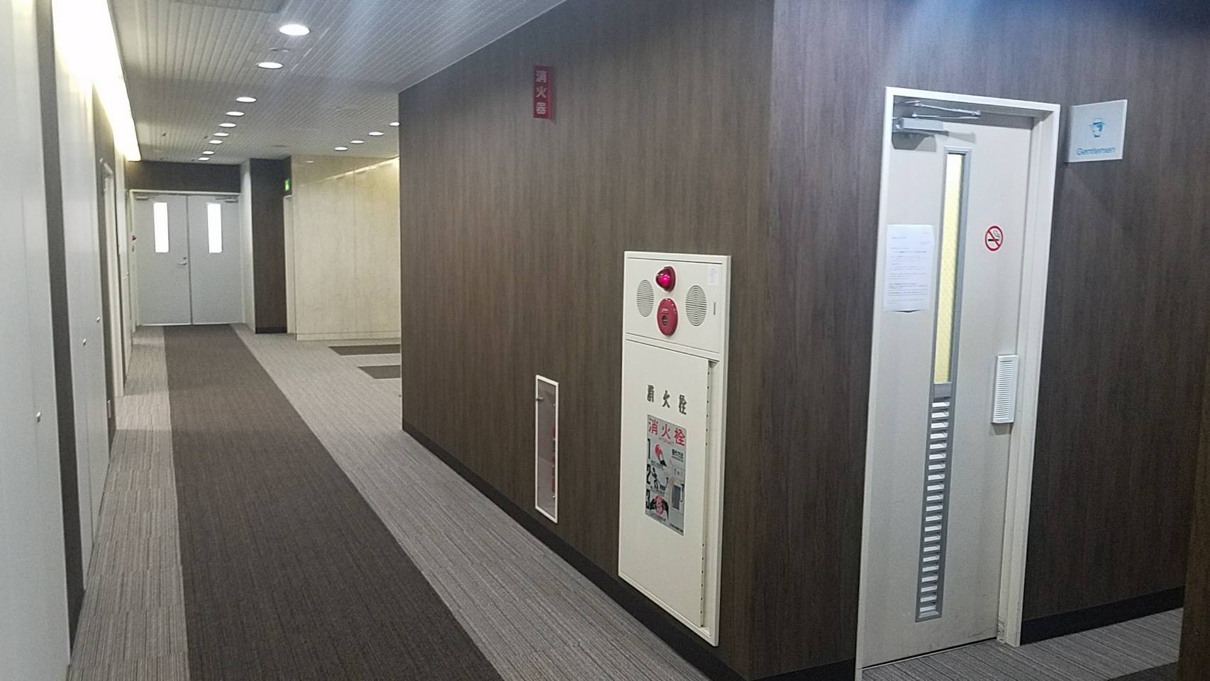 共用廊下 クロス 床 木目調に統一 Jpg